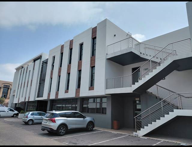 209M² OFFICE TO LET IN BRYANSTON